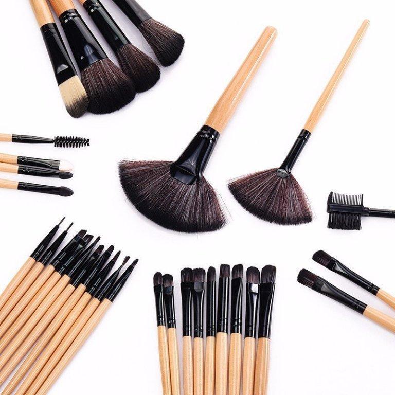 24-Piece Professional Makeup Brush Set – Soft, High-Quality Brushes for Face & Eyes